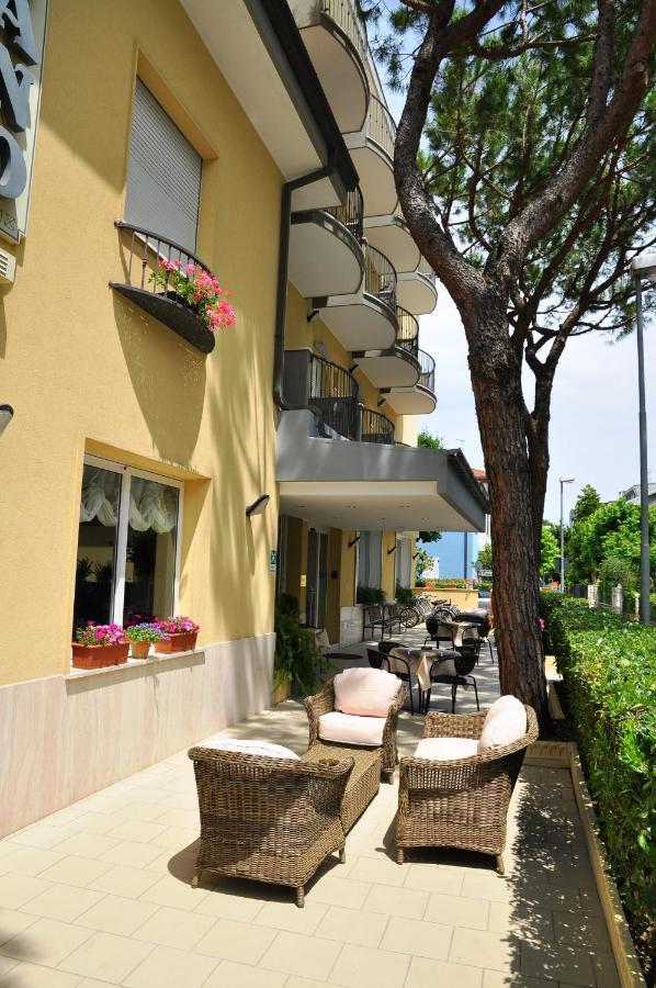 Hotel Lugano Riccione Exterior photo