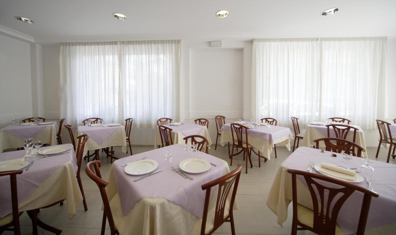Hotel Lugano Riccione Exterior photo